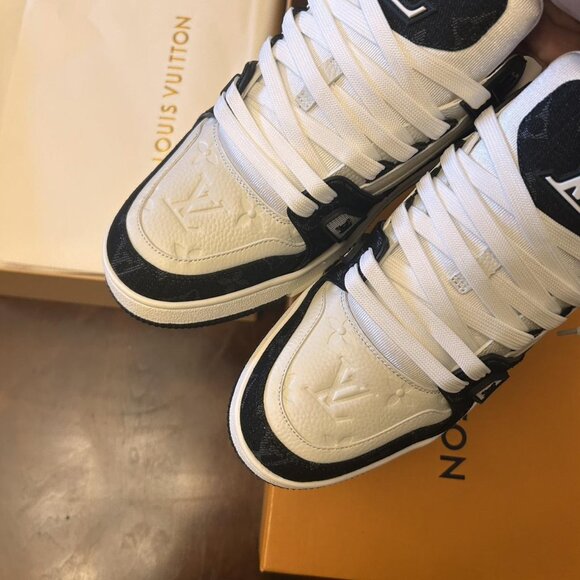 Louis Vuitton Trainers - Picture 4 of 4